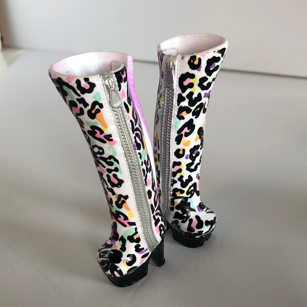 Rainbow leopard boots for Na! Na! Na! Surprise piper prim doll